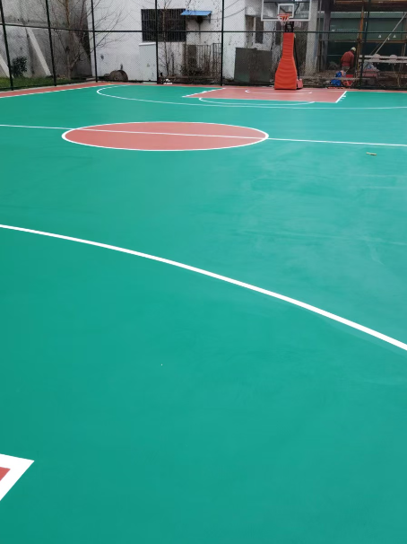 郓城 球场长期使用易出现地面开裂
